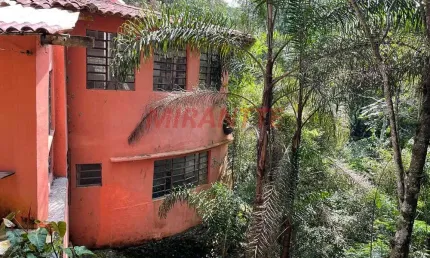 Sobrado de 352m² com 5 quartos em serra da cantareira