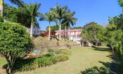 Sobrado de 350m² com 4 quartos em serra da cantareira