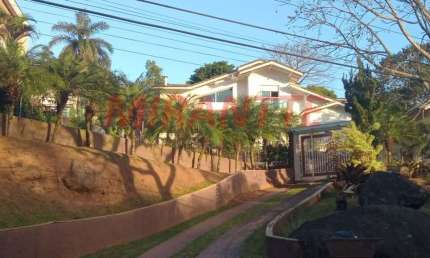 Cond. fechado de 350m² com 3 quartos em Suiça da Cantareira