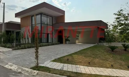Cond. fechado de 260m² com 4 quartos em Chácaras Maringá