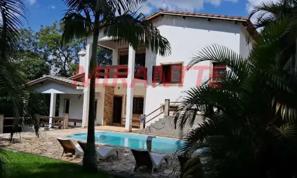 Cond. fechado de 430m² com 3 quartos em Serra da Cantareira