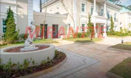 Cond. fechado de 775m² com 4 quartos em Jardim Floresta
