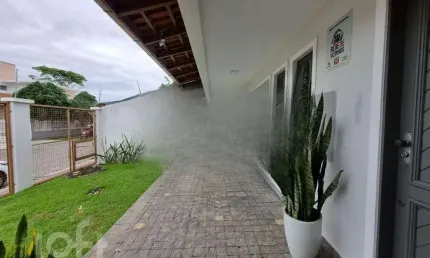 Casa com 4 quartos à venda na Cônego Thomaz Fontes, 109, Santa Mônica, Florianópolis