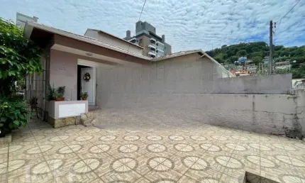 Casa com 3 quartos à venda na Rua Monsenhor Topp, 133, Centro, Florianópolis