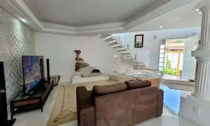 Casa com 3 quartos para alugar na Rua Jornalista Lázaro Bartolomeu, 53, Centro, Florianópolis