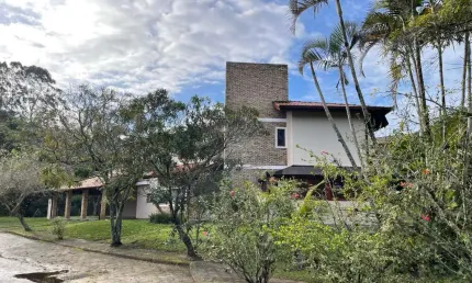 Casa em condomínio fechado com 4 quartos para alugar na Rodovia Doutor Antônio Luiz Moura Gonzaga, 647, Rio Tavares, Florianópolis