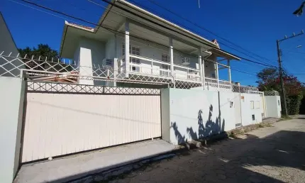 Casa com 3 quartos para alugar na Vassourinha, 210, Rio Tavares, Florianópolis