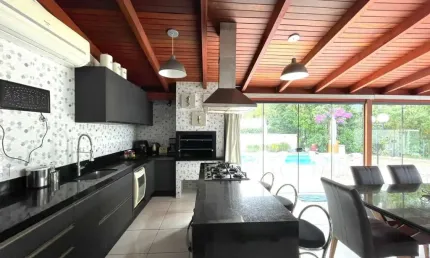Casa com 5 quartos para alugar na Rua das Guarajubas, 30, Jurerê Internacional, Florianópolis