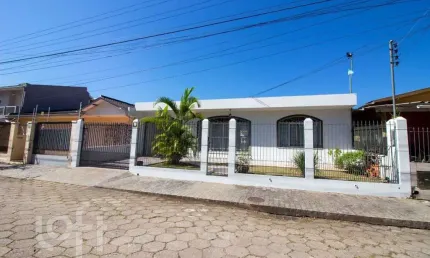 Casa com 3 quartos à venda na Rua Professora Enoé Schutel, 274, Trindade, Florianópolis