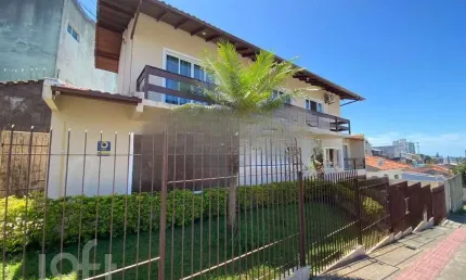 Casa com 4 quartos à venda na Avenida Atlântica, 982, Barreiros, São José