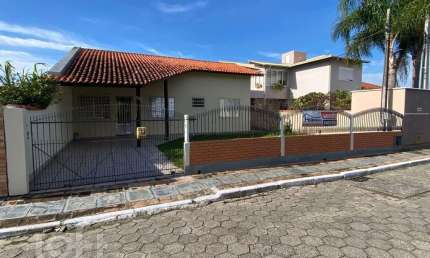 Casa com 3 quartos à venda na Avenida Deputado Diomício Freitas, 2320, Carianos, Florianópolis