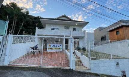 Casa com 4 quartos para alugar na Rua Acelon Eduardo da Silva, 176, Córrego Grande, Florianópolis