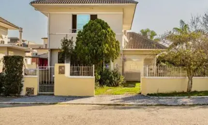 Casa com 3 quartos para alugar na Rua Vista do Sol, 14, Campeche, Florianópolis