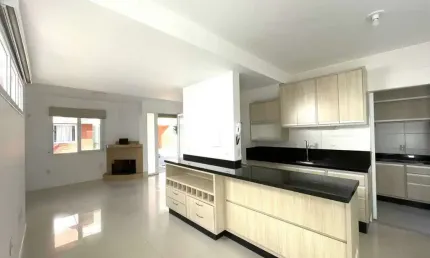 Casa em condomínio fechado com 3 quartos para alugar na Rua Grumixama, 215, Campeche, Florianópolis