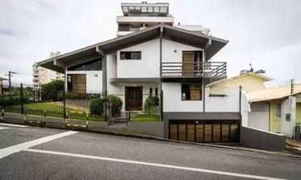Casa com 4 quartos para alugar na Doná Antônia Alves, 260, Coqueiros, Florianópolis