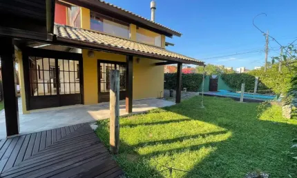 Casa com 3 quartos para alugar na Servidão dos Artistas, 255, Rio Tavares, Florianópolis