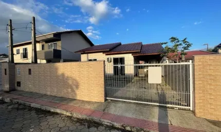 Casa com 3 quartos para alugar na Rua Fidélis Govoni, 840, Campeche, Florianópolis