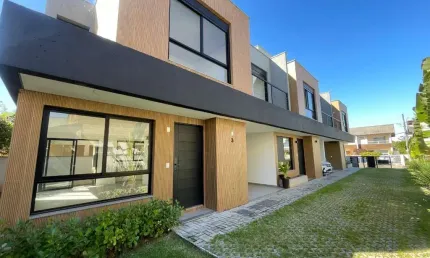 Casa com 3 quartos para alugar na Rua Grumixama, 127, Campeche, Florianópolis