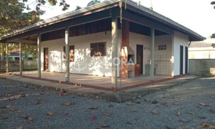 Casa à venda, com 03 quartos, apenas 400 metros do mar no Balneário Diamantina