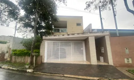 Sobrado para venda possui 333 metros quadrados com 3 suítes
