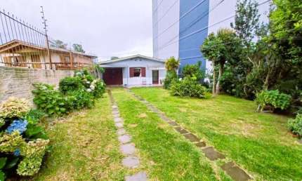 Residência no Bairro Madureira com terreno de 440m²