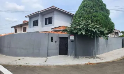 Sobrado de esquina no Jardim Resek, em Artur Nogueira - SP