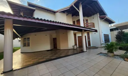 Casa de alto padrão no Centro de Artur Nogueira - SP