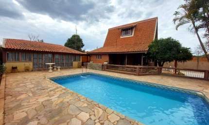 Chácara de 1.900 m² com casa e piscina - Engenheiro Coelho - SP