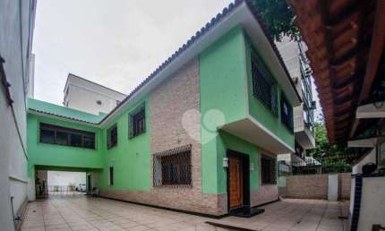 Maravilhosa casa com 5 quartos,vagas no Grajaú- Grajaú