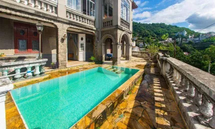 Casarão com 15 quartos, 3 suítes, 8 banheiros, piscina, vista panorâmica, terraço com bar, venda, 370m², R$3.650.000, Santa Teresa, Rio de Janeiro/RJ