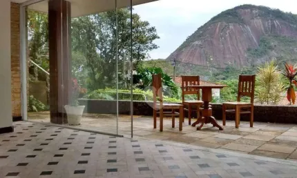 Linda casa  início da júlio otoni - várias possibilidades! - com piscina e ótimo terreno po r$1.780.000,00 - santa teresa - rio de janeiro