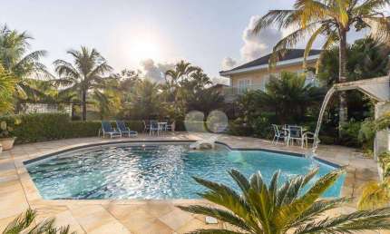 Condomínio Village Marapendi - Casa Duplex com linda área de lazer e jardim. Recreio dos Bandeirantes/RJ.
