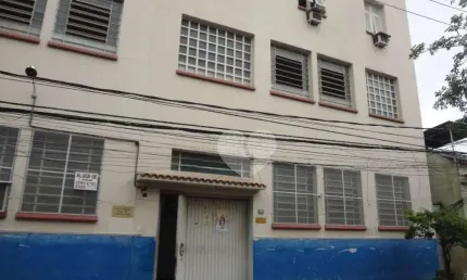 Prédio Comercial ou Residencial - Edifício misto com 2 Lojas e 8 Apartamentos. São Cristovão/RJ.