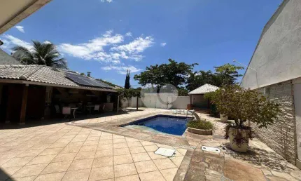 Casa com 4 suítes e lazer privativo no Recreio dos Bandeirantes