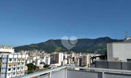 Cobertura 3 quartos, 2 suítes e 2 vagas de garagem.
