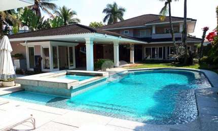 Condomínio Malibu - Casa Duplex à venda de 6 Suítes. Barra da Tijuca/RJ.