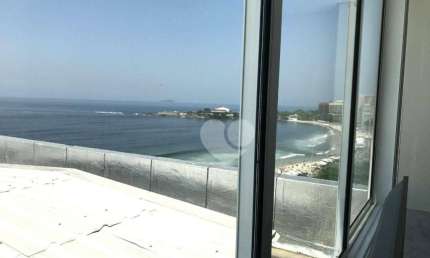 Lindo studio reformado na Avenida Atlântica com vista deslumbrante