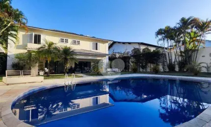 Condomínio Pedra de Itaúna - Casa Duplex em terreno de Esquina com 4 Suítes. Barra da Tijuca/RJ.
