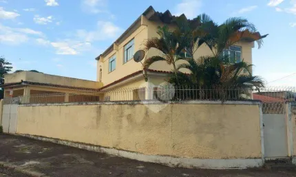 Casa com 3 quartos sendo 1 suíte à venda, com 221m, por R$ 600.000 - Tanque