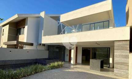 Casa Alto Padrão, á venda  4 Quartos, Sauna, Piscina, Hidro e Churrasqueira - Vazia e Pronta para Morar