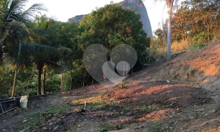 Terreno no Joá com Vista para o Mar em Condomínio Fechado