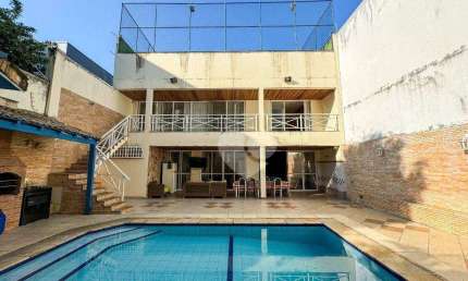 Casa Triplex a venda no Grajaú, com 4 Quartos sendo 3 suítes, varanda, piscina, churrasqueira e 5 vagas de garagem
