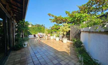 Jardim Oceânico - Cobertura Duplex reformada com vista livre para a Pedra da Gávea, próximo a Olegário Maciel, Praia e metrô. Barra da Tijuca/RJ.