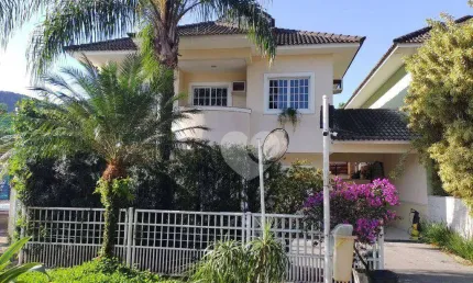 Casa com 3 quartos sendo 2 suítes, 1 com closet, à venda, 173 m² por R$ 999.000 - Vargem Pequena