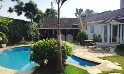 Linda casa linear no melhor condomínio da Barra da Tijuca!