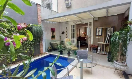 Casa de vila - 4 quartos - Alto Padrão - piscina - reformada - excepcional -Exclusividade ! 3 vagas - Cosme Velho - RJ -  R$3.850.000,00