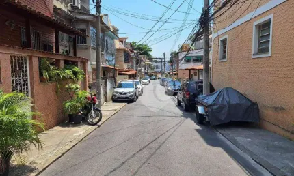 Vendo Casa de Vila Duplex em Benfica 4 dormitórios Rua Ana Neri