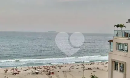 Excelente apartamento em Copacabana, à 20 metros da praia, com vista para Cristo Redentor e vista para a Praia.
