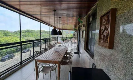 Lindo apartamento com 177 m² com vista indescritível , 3 quartos sendo 2 suítes, ampla sala para 3 ambientes, varandão, 2 vagas