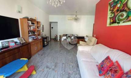 Bom apartamento três quartos com suíte na José Higino